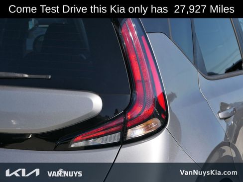 Used 2023 Kia Soul LX image 3