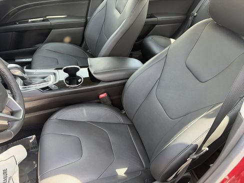 Used 2016 Ford Fusion Titanium FWD image 12