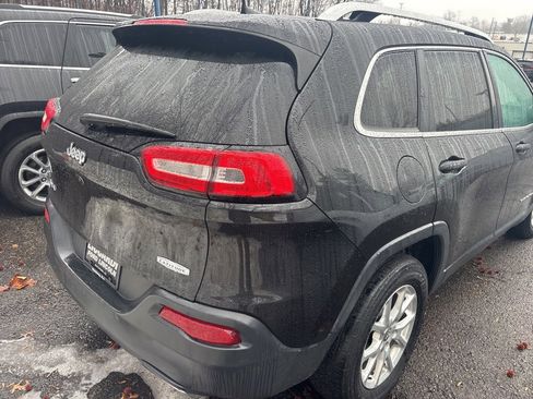 Used 2016 Jeep Cherokee Latitude w/ Cold Weather Group image 10
