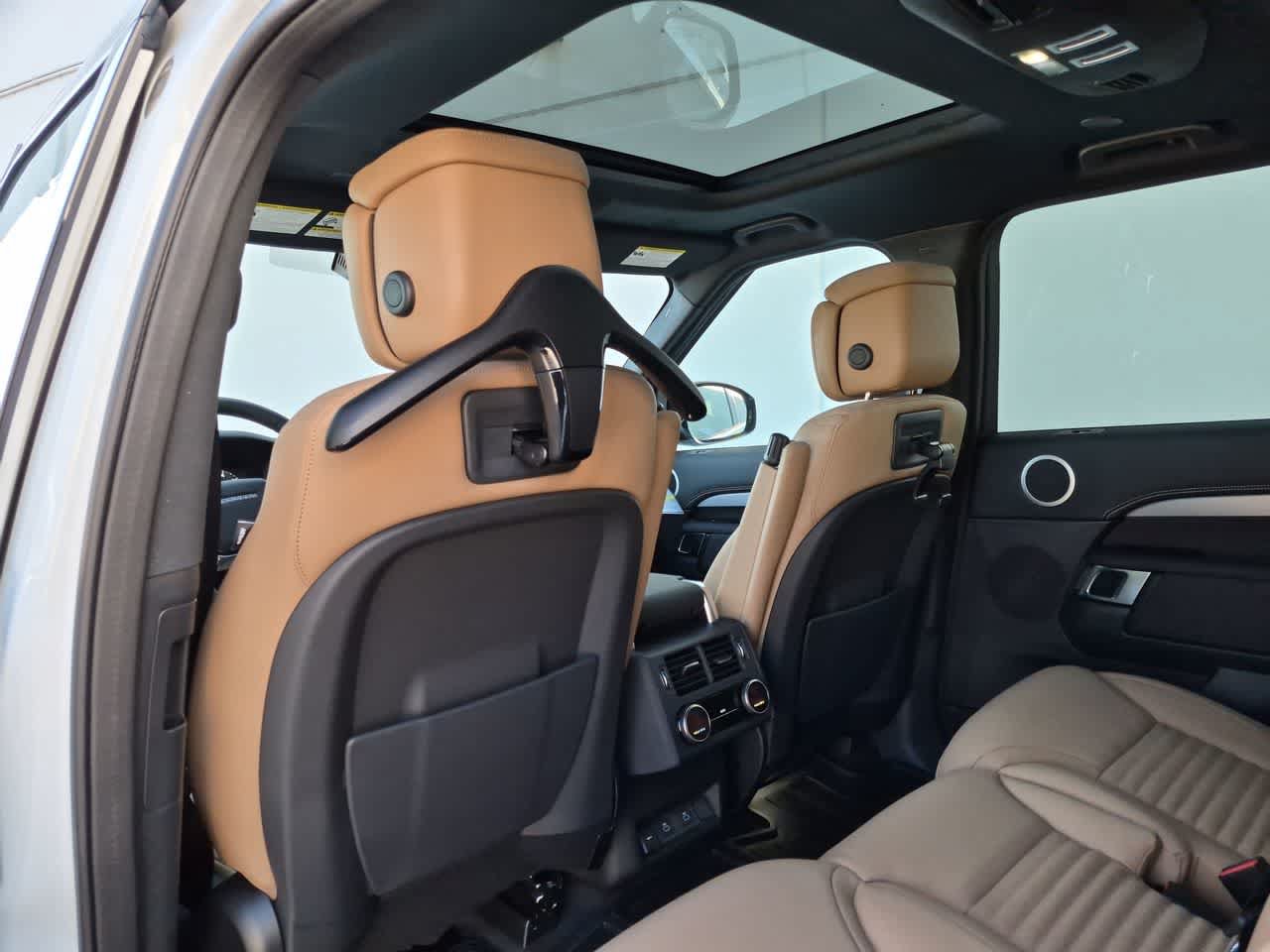 New 2026 Land Rover Discovery Limited Edition AWD/4WD image 19