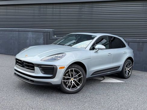 Certified 2026 Porsche Macan AWD/4WD image 6
