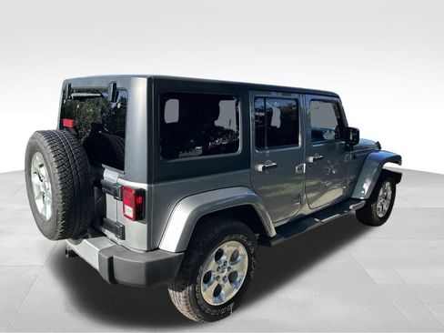 Used 2014 Jeep Wrangler Unlimited Sahara w/ Connectivity Group AWD/4WD image 5