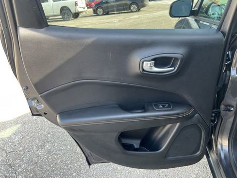 Used 2018 Jeep Compass Latitude w/ Popular Equipment Group image 18