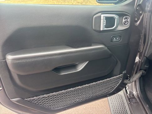 Used 2021 Jeep Wrangler Unlimited Sahara image 10