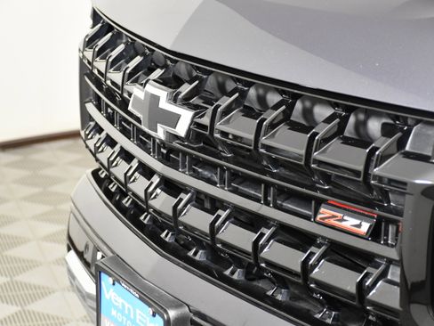 Used 2025 Chevrolet Suburban Z71 image 11