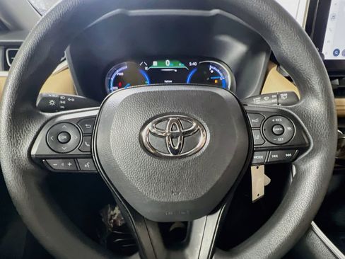Used 2025 Toyota RAV4 LE AWD/4WD image 18