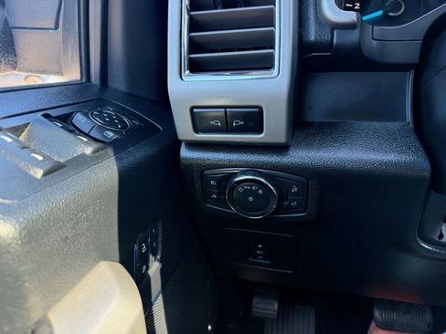 Used 2015 Ford F150 Lariat w/ Equipment Group 502A Luxury image 38