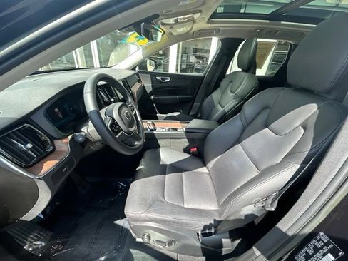 Certified 2023 Volvo XC60 B5 Plus AWD/4WD image 19