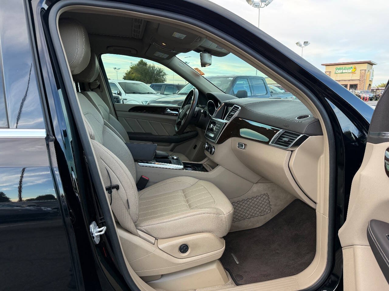 Used 2015 Mercedes-Benz GL 450 4MATIC image 41