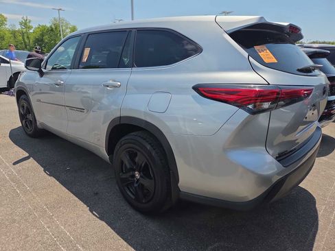 Used 2023 Toyota Highlander L FWD image 5