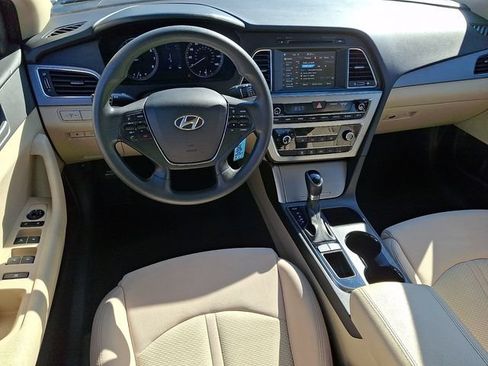 Used 2017 Hyundai Sonata SE FWD image 2