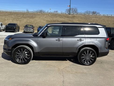 Used 2025 Lexus GX 550 image 11