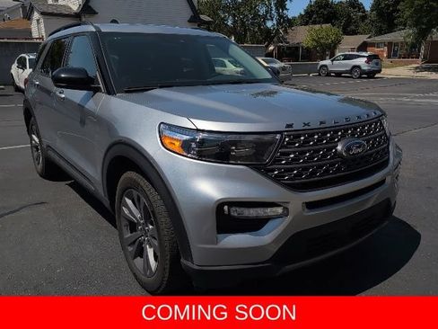 Used 2024 Ford Explorer XLT w/ Equipment Group 202A AWD/4WD image 1