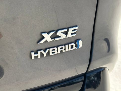 Used 2019 Toyota RAV4 XSE w/ XSE Weather Package AWD/4WD image 14