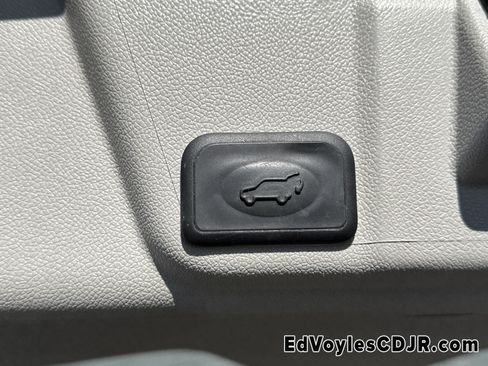 Used 2016 Buick Enclave Premium w/ Experience Buick Package image 26