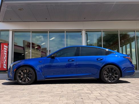 Used 2026 Cadillac CT5 V Blackwing w/ Deep Ocean Appearance Package RWD image 2