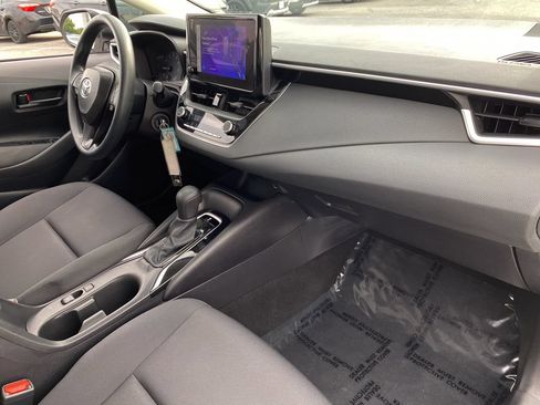 Used 2025 Toyota Corolla LE FWD image 31