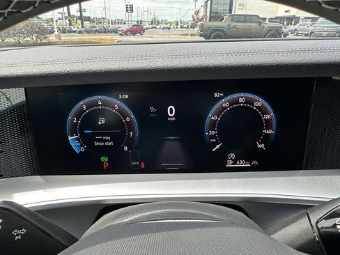 New 2025 Volkswagen Tiguan SE image 23