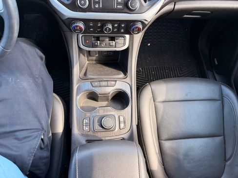 Used 2023 GMC Acadia SLT AWD/4WD image 19