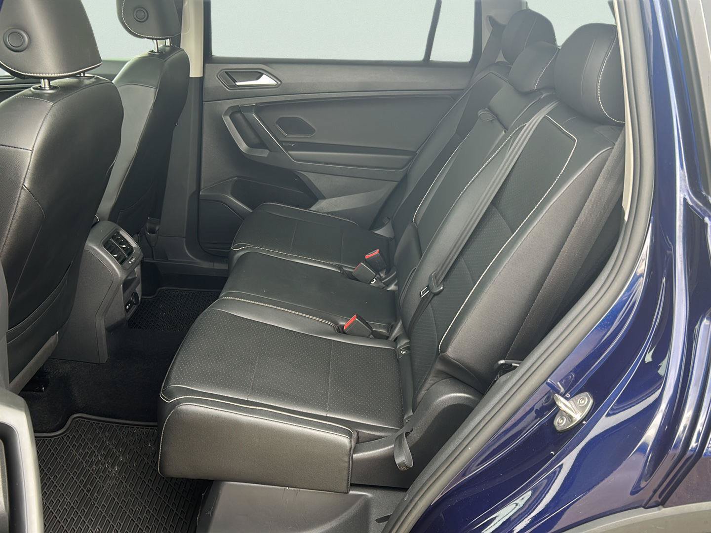 Used 2021 Volkswagen Tiguan SE w/ Panoramic Sunroof Package FWD image 20