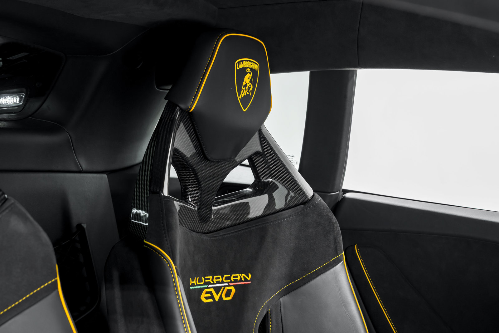 Used 2022 Lamborghini Huracan EVO RWD image 35