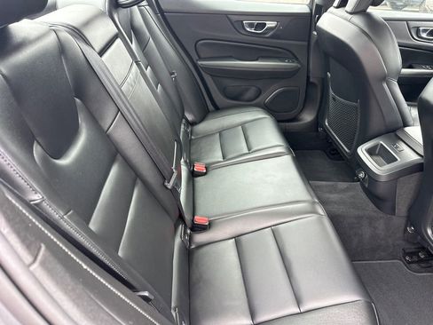 Used 2019 Volvo S60 T6 Momentum w/ Premium Package image 15