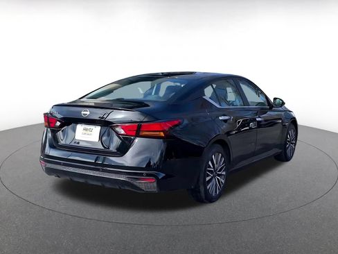 Used 2025 Nissan Altima 2.5 SV FWD image 11