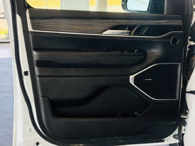 Used 2024 Jeep Wagoneer Series II w/ Flexible Seating Group AWD/4WD image 32