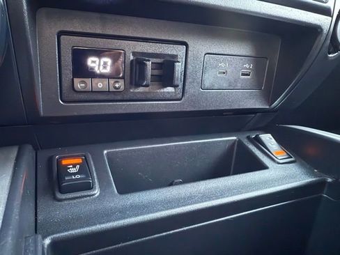 Used 2023 Nissan Titan SV w/ SV Convenience Package image 28