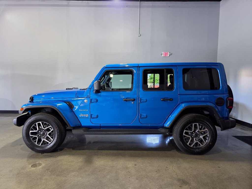 Used 2024 Jeep Wrangler Unlimited Sahara w/ Technology Group AWD/4WD image 7
