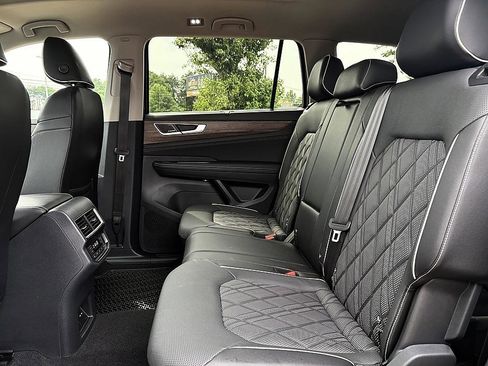 Used 2024 Volkswagen Atlas SEL Premium R-Line AWD/4WD image 10