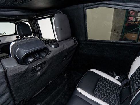 Used 2025 Jeep Gladiator Sport image 23