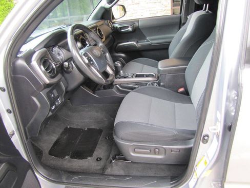 Used 2020 Toyota Tacoma TRD Off-Road RWD image 13