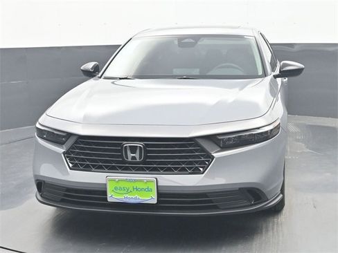 Certified 2025 Honda Accord SE image 3