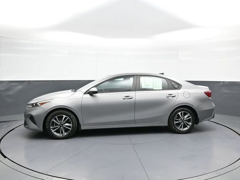 Certified 2023 Kia Forte LXS w/ LXS Technology Package FWD image 9