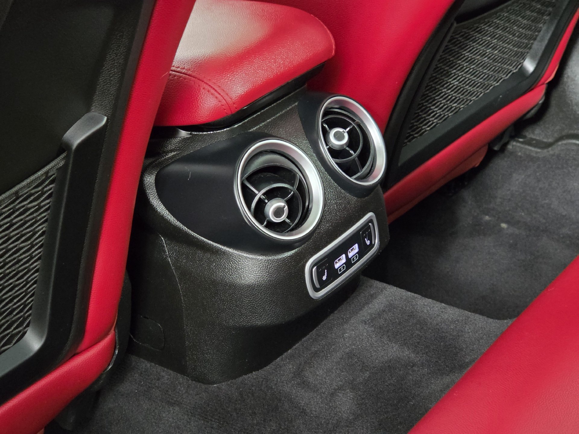 Used 2024 Alfa Romeo Giulia Ti w/ Performance Driving Package RWD image 28
