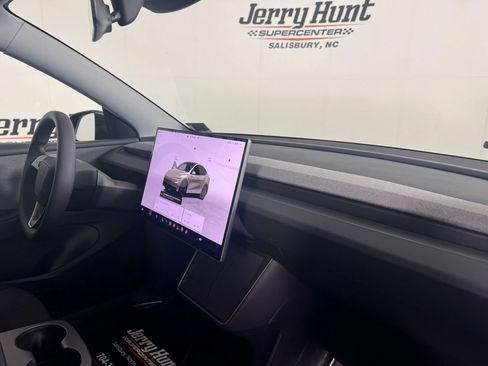 Used 2026 Tesla Model Y AWD image 25