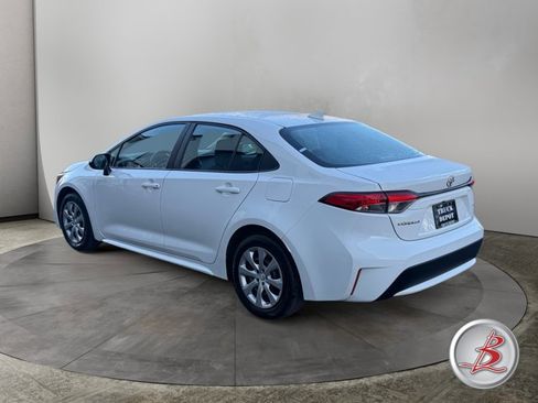 Used 2021 Toyota Corolla LE image 5