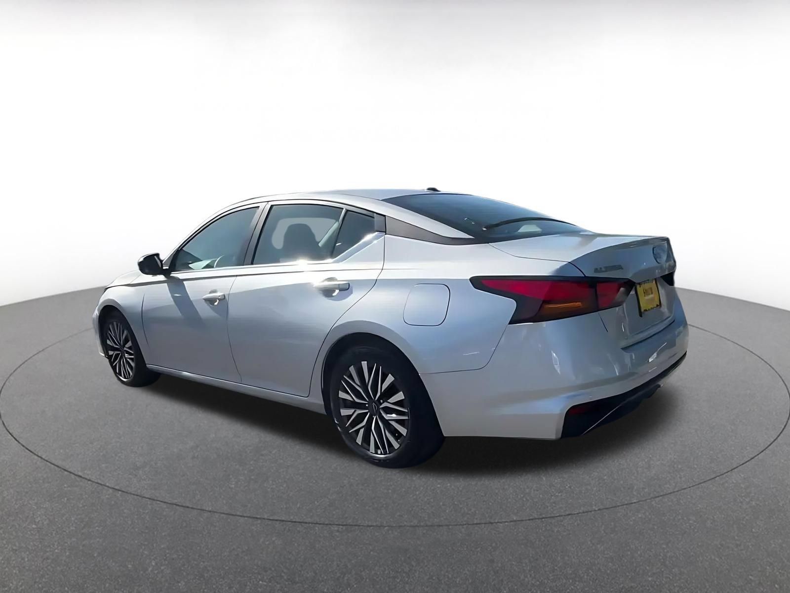 Used 2026 Nissan Altima 2.5 SV FWD image 9
