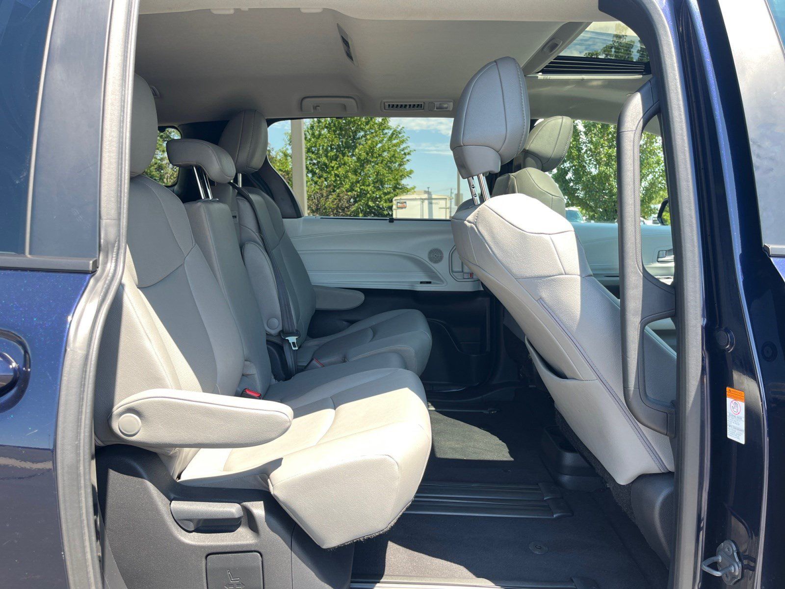 Certified 2026 Toyota Sienna XLE FWD image 27