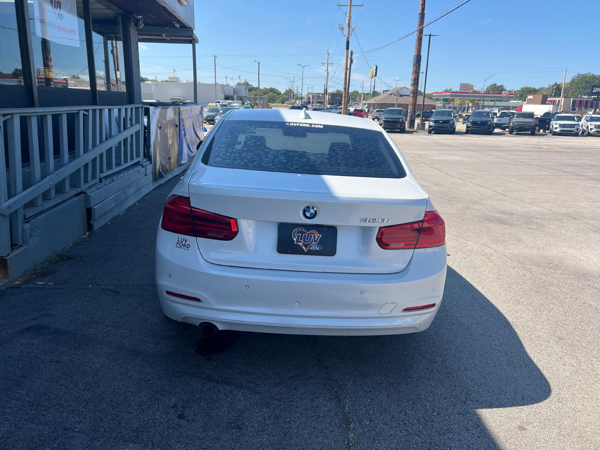 Used 2017 BMW 320i Sedan RWD image 3