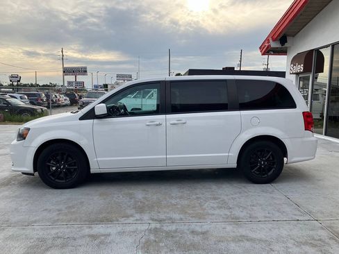 Used 2019 Dodge Grand Caravan GT FWD image 3