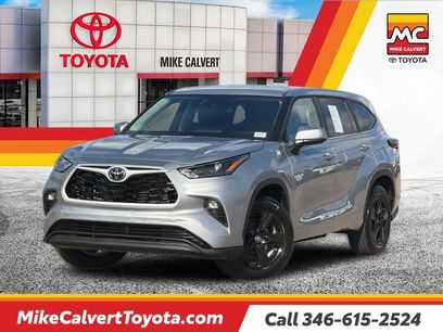 Used 2025 Toyota Highlander LE