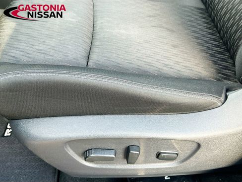 Used 2020 Nissan Rogue SV image 25