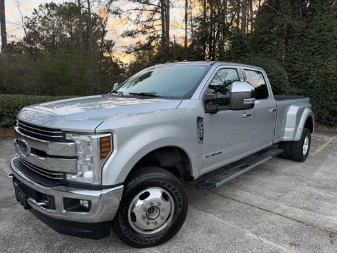 Used 2018 Ford F350 Lariat w/ Tow Technology Bundle image 3