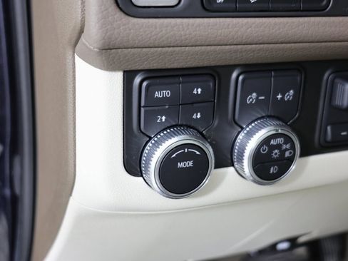 Used 2024 GMC Yukon Denali w/ Advanced Technology Package image 18