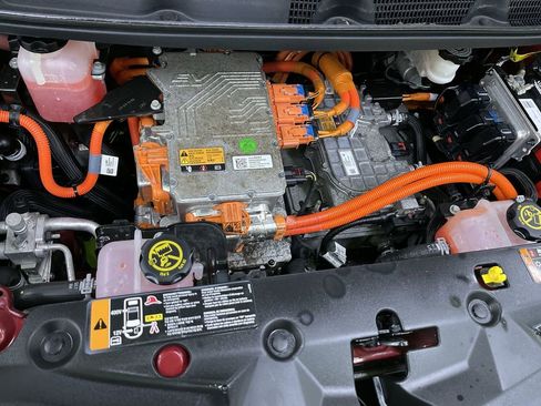 Used 2018 Chevrolet Bolt Premier w/ Driver Confidence II Package image 28