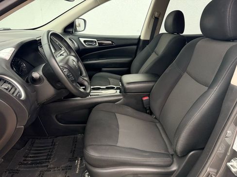 Used 2019 Nissan Pathfinder SV image 12