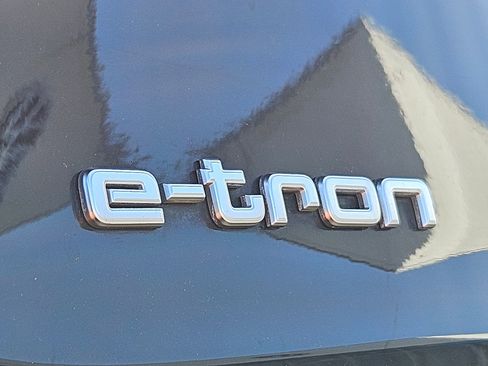 Used 2019 Audi e-tron Premium Plus AWD/4WD image 28