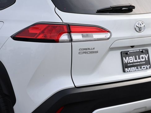 Used 2022 Toyota Corolla Cross LE image 8